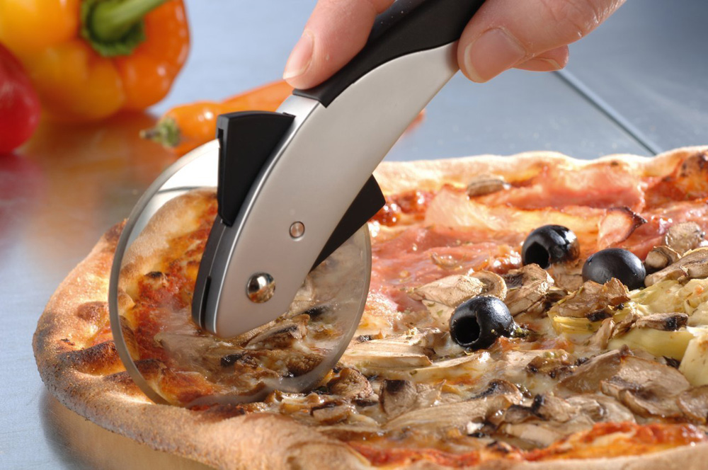 нож с колесиком для пиццы
